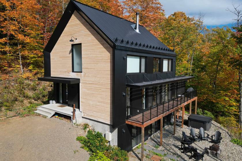 2 - House for sale, Petite-Rivière-Saint-François (Code - pr831, Charlevoix)
