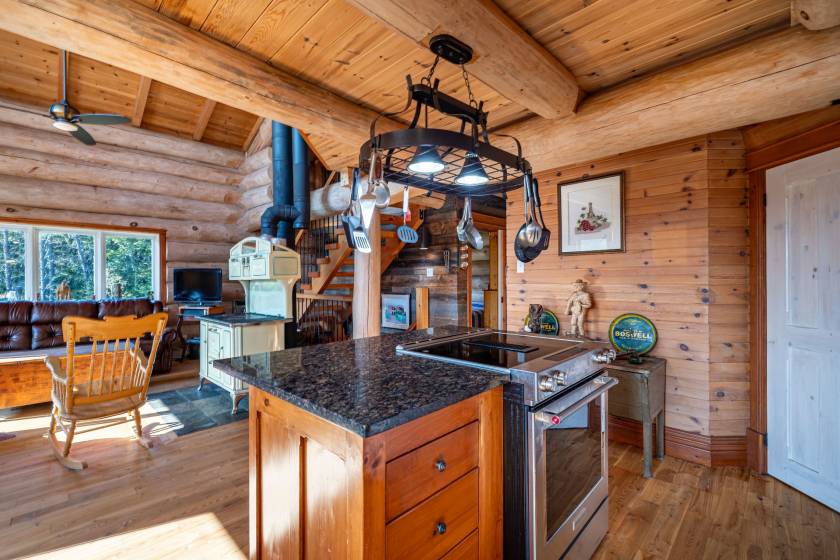 11 - Maison à vendre, Saint-Urbain (Code - su089, Charlevoix)