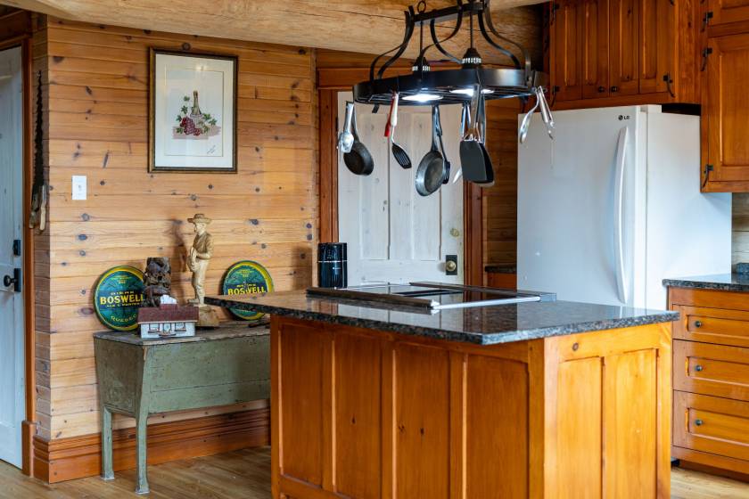 24 - Maison à vendre, Saint-Urbain (Code - su089, Charlevoix)