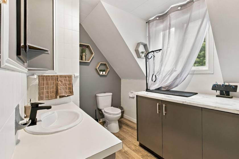 16 - House for sale, Petite-Rivière-Saint-François (Code - pr879, Charlevoix)